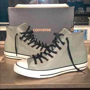 LEATHER CONVERSE CHUCK TAYLOR All STARS HI-TOP 9.5